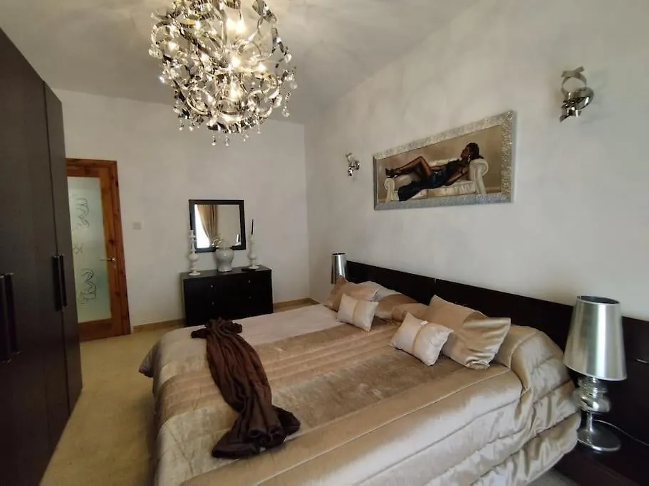 Tal-Munfuha- Centrally Located Space. Valletta